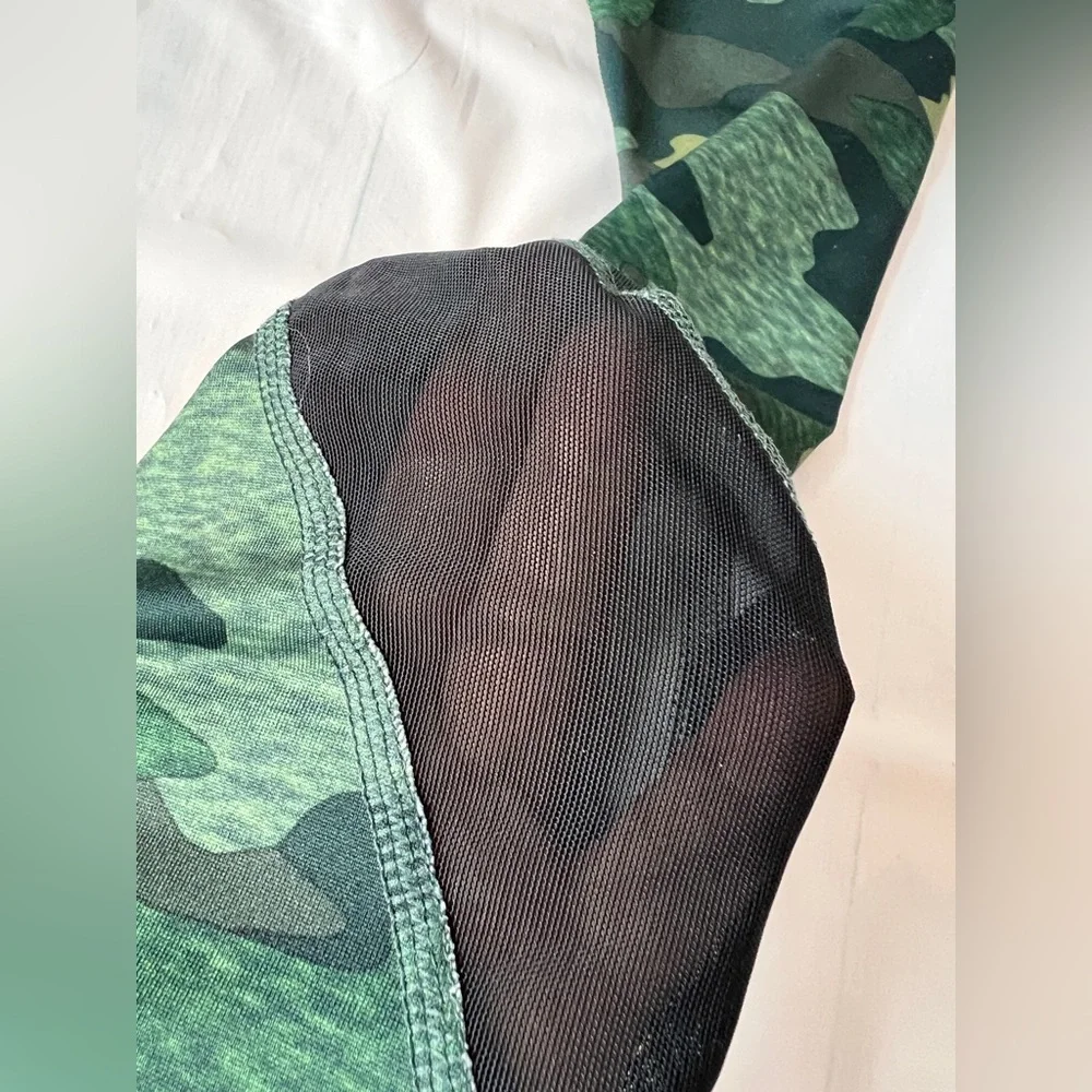 Old Navy green camo full length leggings Mesh calves girls Youth 18 XXL 27-32